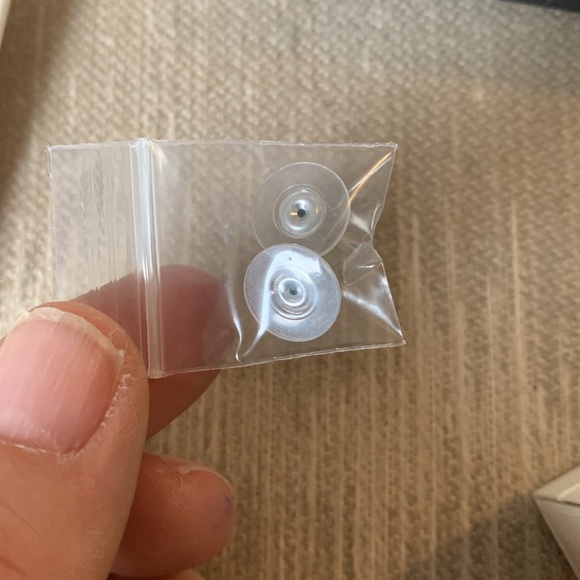 NWT Crislu sterling silver and crystal earrings. - Picture 5 of 8